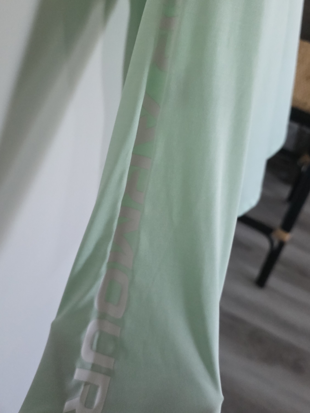 Under Armour Mint Green Hooded Performance Pullover Women’s XL - Picture 8 of 8